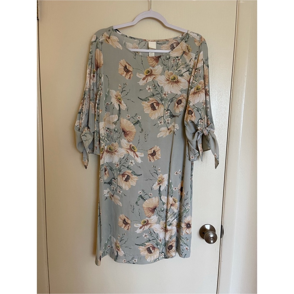 H&M light green tunic. Size 10.